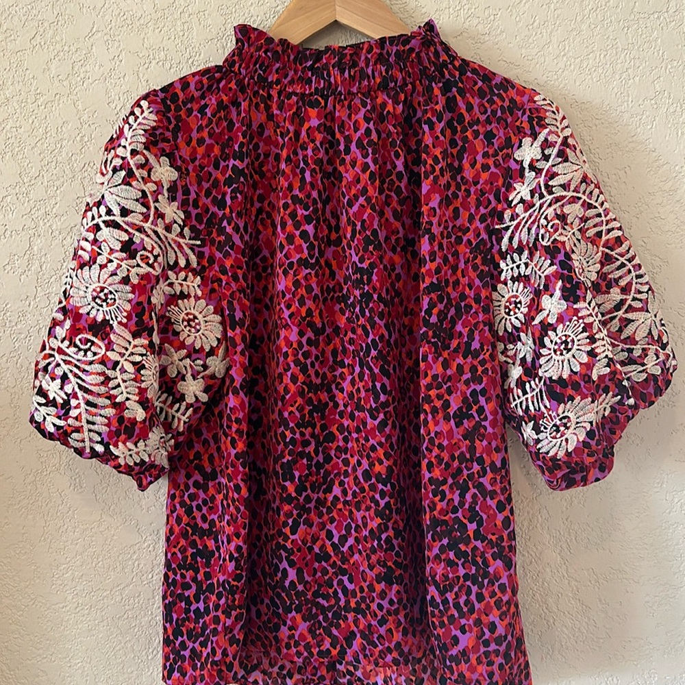 THML shirt embroidered sleeves
